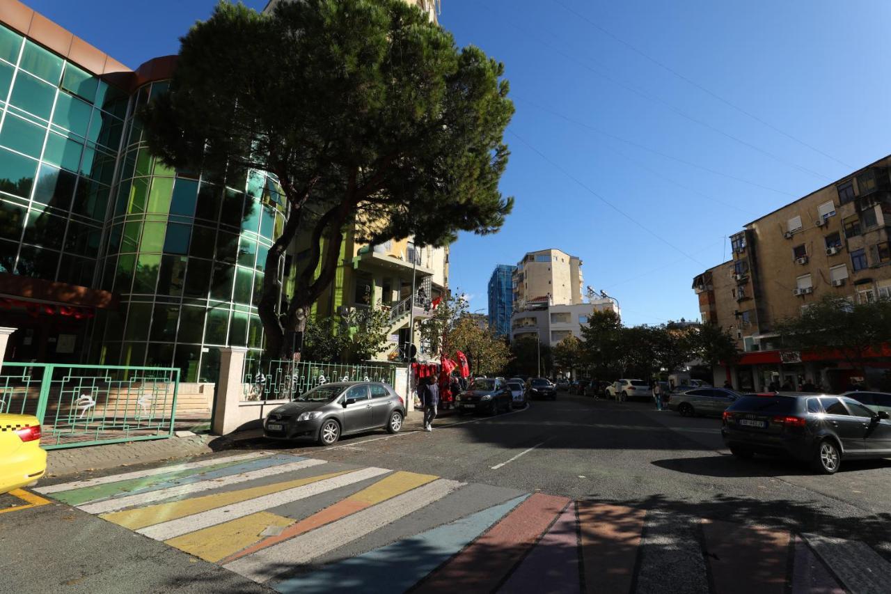 Little Corner Hostel Tiranë Ngoại thất bức ảnh